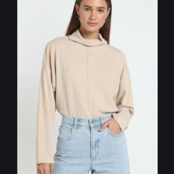 🐻Sara Sweater🐻 - Picture 1 of 3